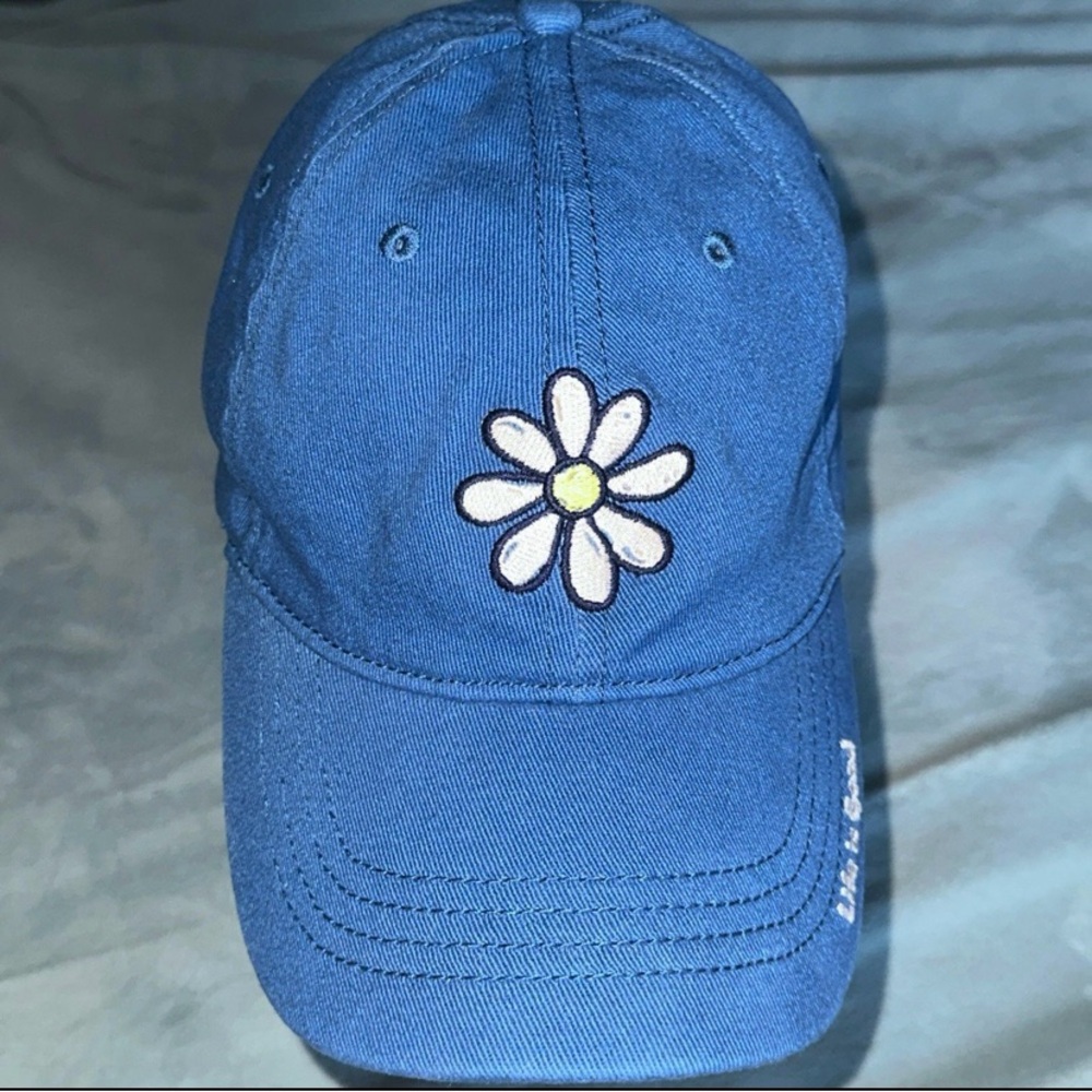Life Is Good Hat Stretch Fit
Baseball Cap Blue Daisy
Flower Design Unstructured